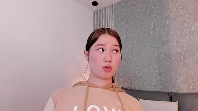 Roxie-Summers11 online show from December 30, 2024, 6:05 pm