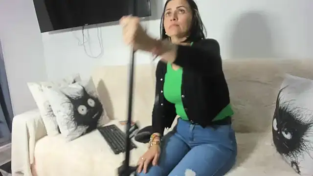 Emma Jnes online show from February 25, 2025, 9:46 pm