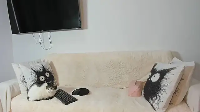 Emma Jnes online show from February 26, 2025, 9:37 pm