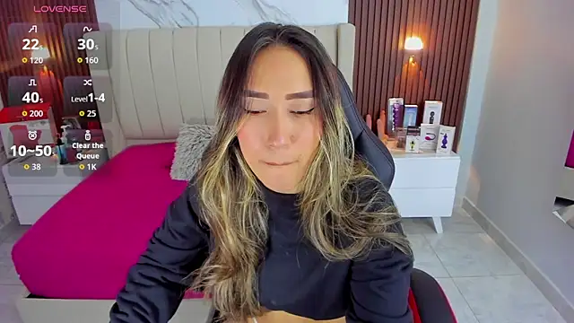 CAMILAGRAY online show from October 28, 2025, 12:30 pm