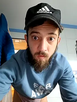 jorgeeetee18 online show from April 6, 2026, 8:26 am