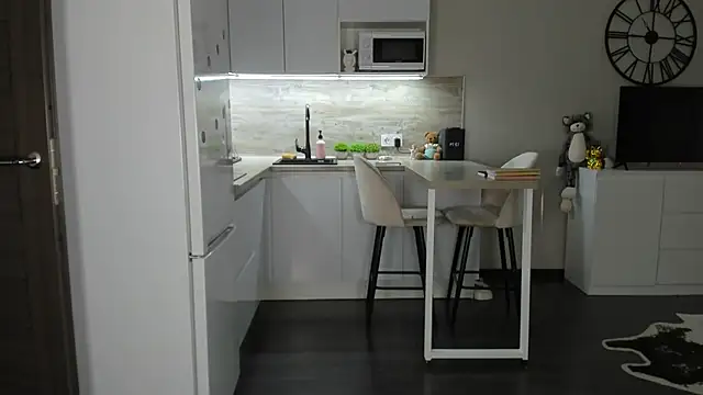 nilliluv online show from November 23, 2025, 10:15 am