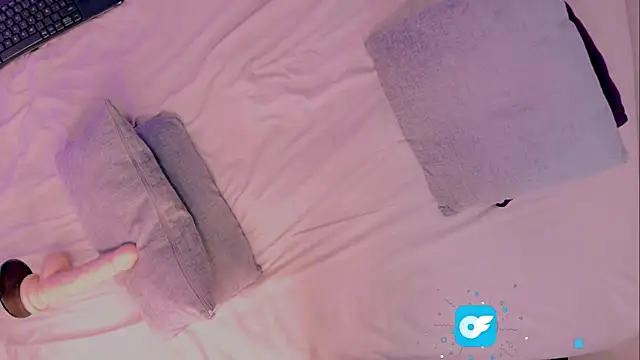 Candle  lz online show from November 27, 2025, 7:21 am