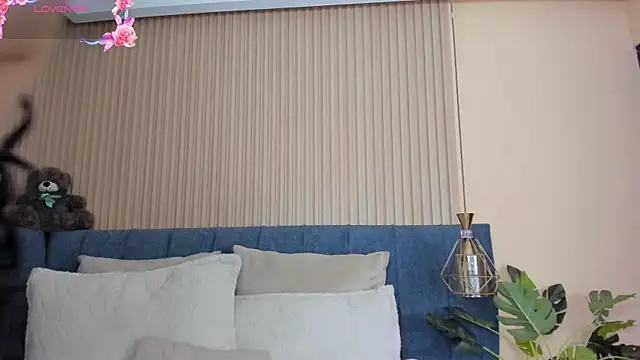 kathecute   online show from October 19, 2025, 1:39 am