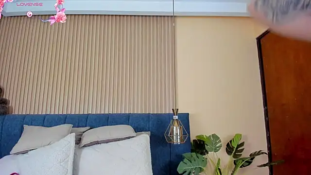 kathecute   online show from November 21, 2025, 1:37 am