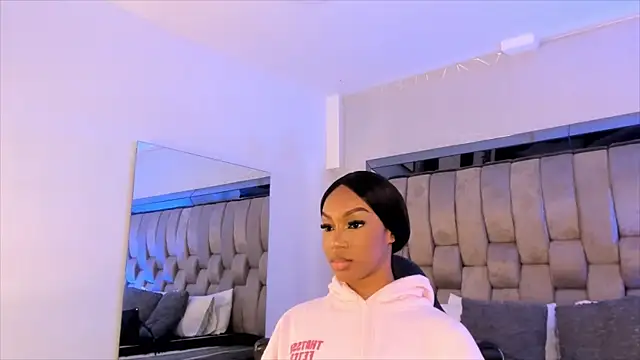 ChaynnaCooper online show from February 10, 2025, 12:29 pm