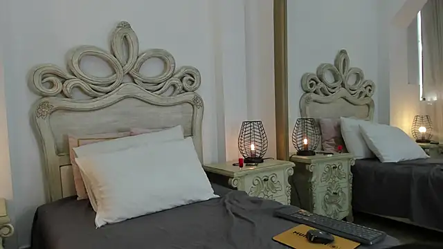 SamanthaFerrer   online show from September 23, 2025, 7:50 pm