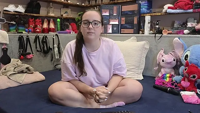 Kimberly-Caprice online show from November 24, 2025, 6:29 pm