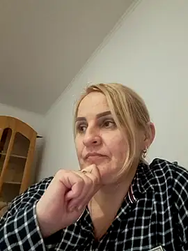 Malichkaanna30 online show from March 5, 2025, 6:23 pm