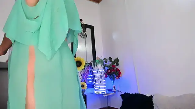 Snapshot of Chanel_shaw chatting on December 24, 2024, 1:28 pm Chanel shaw online show from December 24, 2024, 1:28 pm