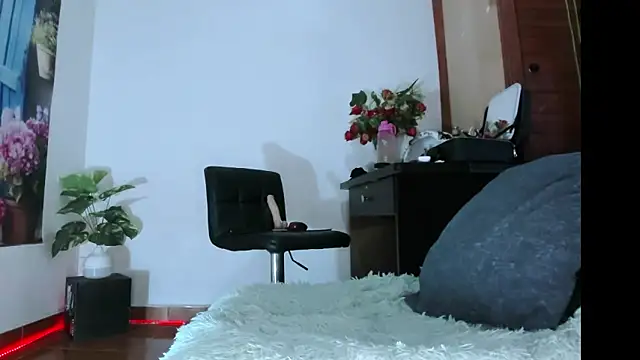 Snapshot of Chanel_shaw chatting on March 6, 2025, 11:53 pm Chanel shaw online show from March 6, 2025, 11:53 pm