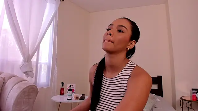 evely coelloo online show from December 2, 2024, 9:28 pm