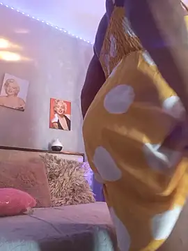 nahiarapalmer19 online show from October 18, 2025, 10:54 pm