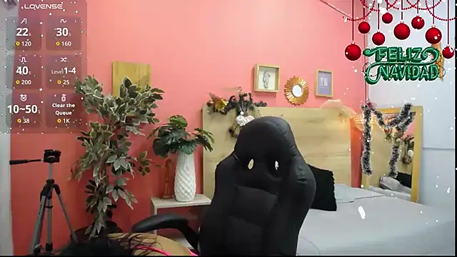 scarlet-foox online show from December 20, 2025, 12:12 pm