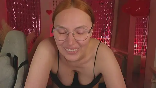 Snapshot of Love_Call chatting on February 5, 2025, 11:23 am Love Call online show from February 5, 2025, 11:23 am