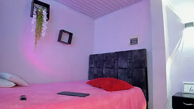 kitty myers online show from September 13, 2025, 1:11 pm