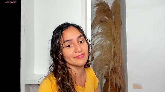 Snapshot of misshiccups chatting on December 19, 2024, 4:02 am misshiccups online show from December 19, 2024, 4:02 am