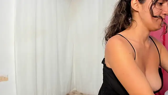 Snapshot of misshiccups chatting on January 23, 2025, 4:52 am misshiccups online show from January 23, 2025, 4:52 am