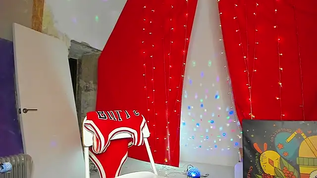 Snapshot of YourSuperModel chatting on December 25, 2024, 2:02 pm YourSuperModel online show from December 25, 2024, 2:02 pm