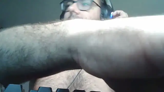 Snapshot of manokiitoo chatting on April 5, 2026, 12:57 pm manokiitoo online show from April 5, 2026, 12:57 pm