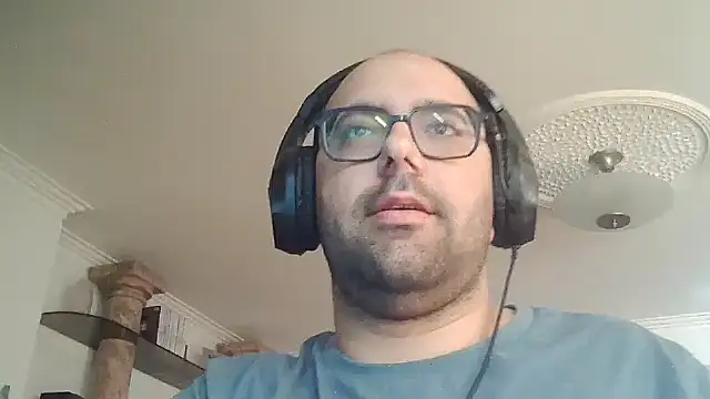 Snapshot of manokiitoo chatting on April 6, 2026, 9:21 am manokiitoo online show from April 6, 2026, 9:21 am