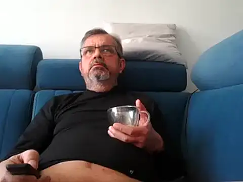 Snapshot of axecoman60 chatting on February 16, 2025, 11:27 am axecoman60 online show from February 16, 2025, 11:27 am