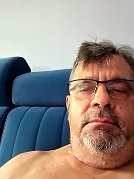 axecoman60 online show from December 15, 2025, 9:46 am