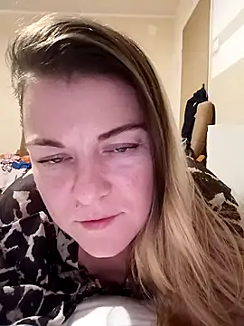 LunikaLunaX online show from January 21, 2025, 8:21 pm