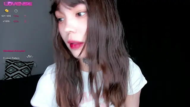 Snapshot of Dark_Ester chatting on November 17, 2025, 10:54 am Dark Ester online show from November 17, 2025, 10:54 am