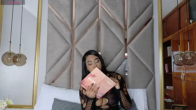 Lola King online show from October 2, 2025, 7:21 pm