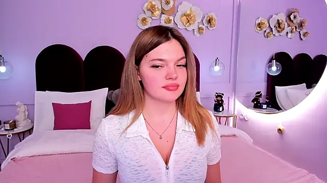 ZaraBloom online show from January 30, 2025, 7:37 pm