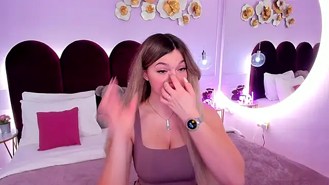 Snapshot of ZaraBloom chatting on February 19, 2026, 3:19 pm ZaraBloom online show from February 19, 2026, 3:19 pm