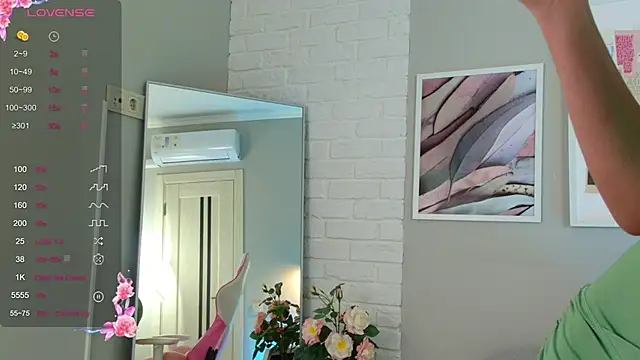 Snapshot of AliceBrayan chatting on March 8, 2025, 5:17 am AliceBrayan online show from March 8, 2025, 5:17 am