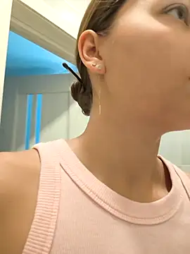 Snapshot of AliceBrayan chatting on September 25, 2025, 5:33 am AliceBrayan online show from September 25, 2025, 5:33 am