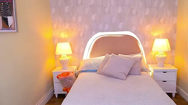 april rousse online show from February 20, 2025, 7:08 pm