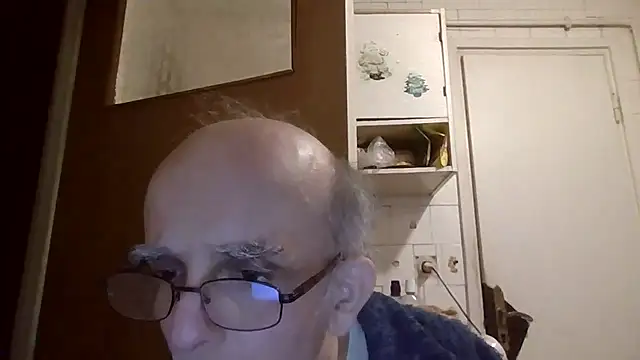 mariusica1xh online show from April 16, 2026, 9:39 pm