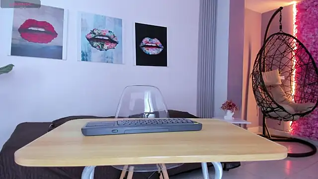 Angela donnato online show from September 22, 2025, 3:19 am