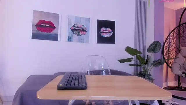 Angela donnato online show from December 23, 2025, 3:37 am