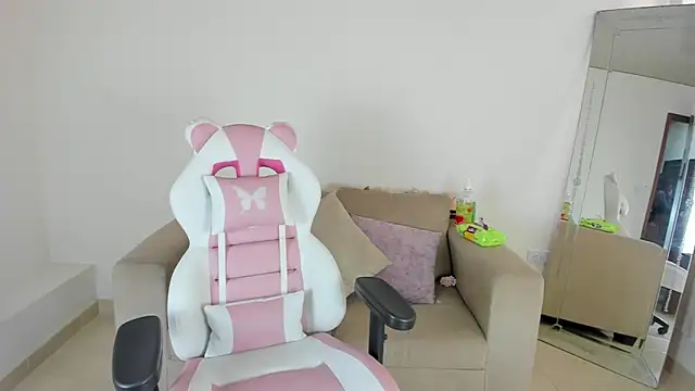 Charlotte cowell sub1  online show from February 23, 2025, 9:37 pm