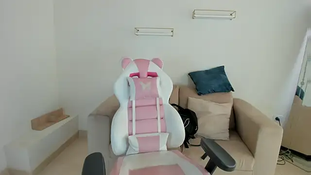 Charlotte cowell sub1  online show from September 19, 2025, 8:09 pm