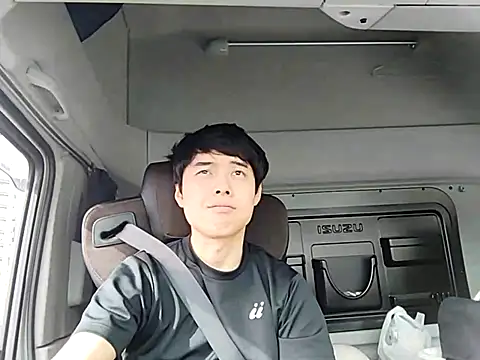 whitebriefboy online show from April 4, 2026, 11:24 pm