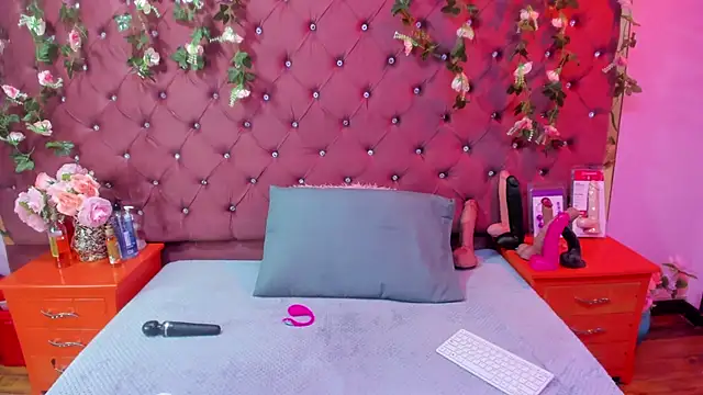 Mariana Prin online show from October 19, 2025, 2:45 am