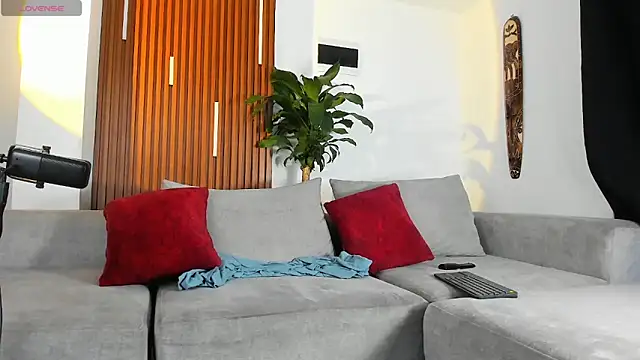 lucasanto  online show from March 10, 2026, 4:06 am