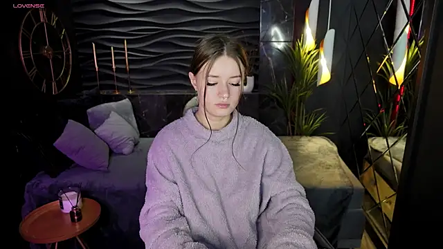 Snapshot of Lily_Moonlight chatting on December 26, 2024, 8:18 am Lily Moonlight online show from December 26, 2024, 8:18 am