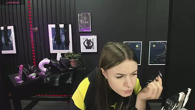 Snapshot of Lily_Moonlight chatting on February 16, 2025, 7:26 am Lily Moonlight online show from February 16, 2025, 7:26 am