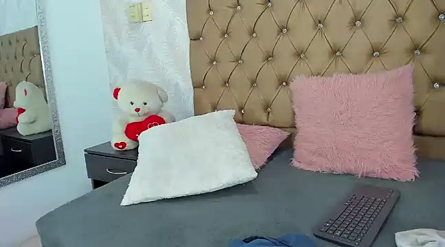 Snapshot of any_rox chatting on February 7, 2025, 3:52 pm any rox online show from February 7, 2025, 3:52 pm