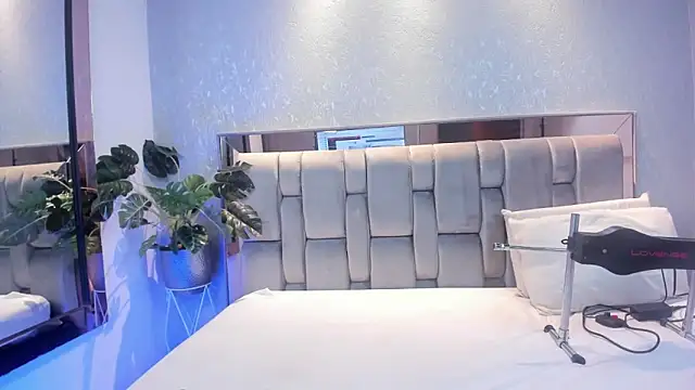 RoseTaylor   online show from November 6, 2025, 5:08 am