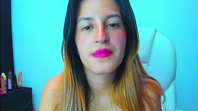 GiaRoussel online show from March 20, 2025, 4:42 pm