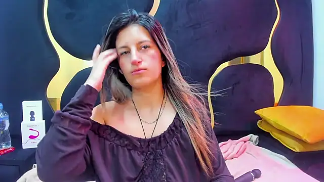 GiaRoussel online show from October 26, 2025, 3:07 pm