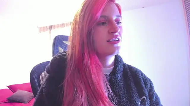 GiaRoussel online show from April 18, 2026, 3:38 pm